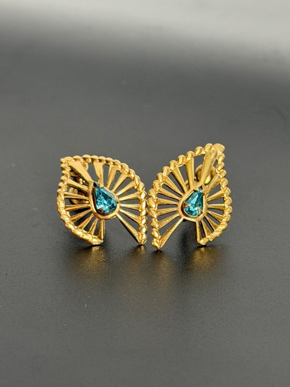 Vintage Phyllis 1/20 12K GF Fan burst Leaf Screw Back Earrings Blue Rhinestone